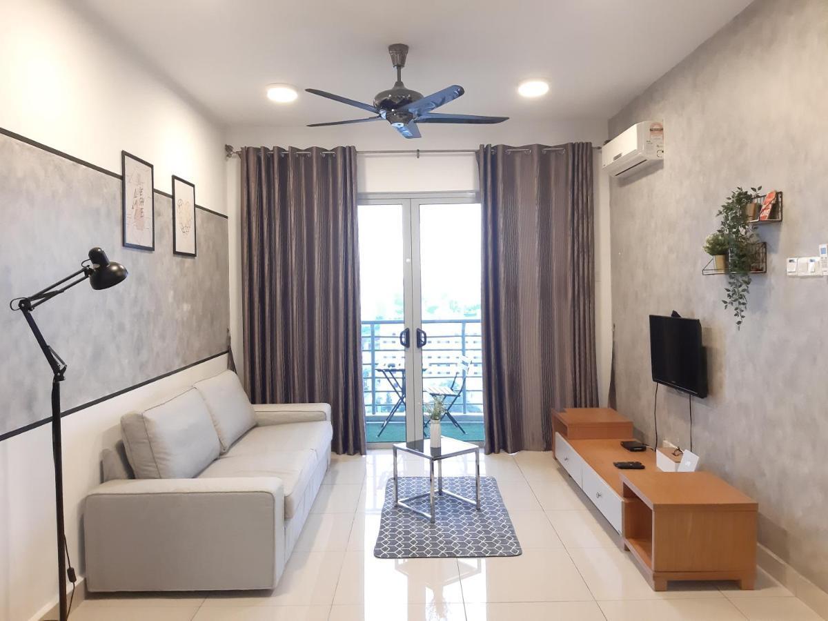 Residensi Flora Apartment เซอรีเคมบางัน ภายนอก รูปภาพ