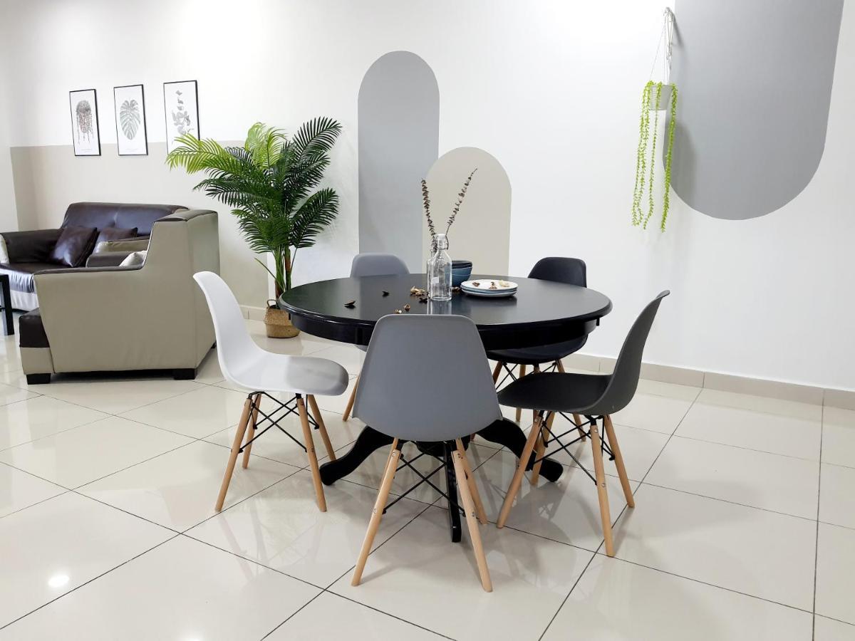 Residensi Flora Apartment เซอรีเคมบางัน ภายนอก รูปภาพ