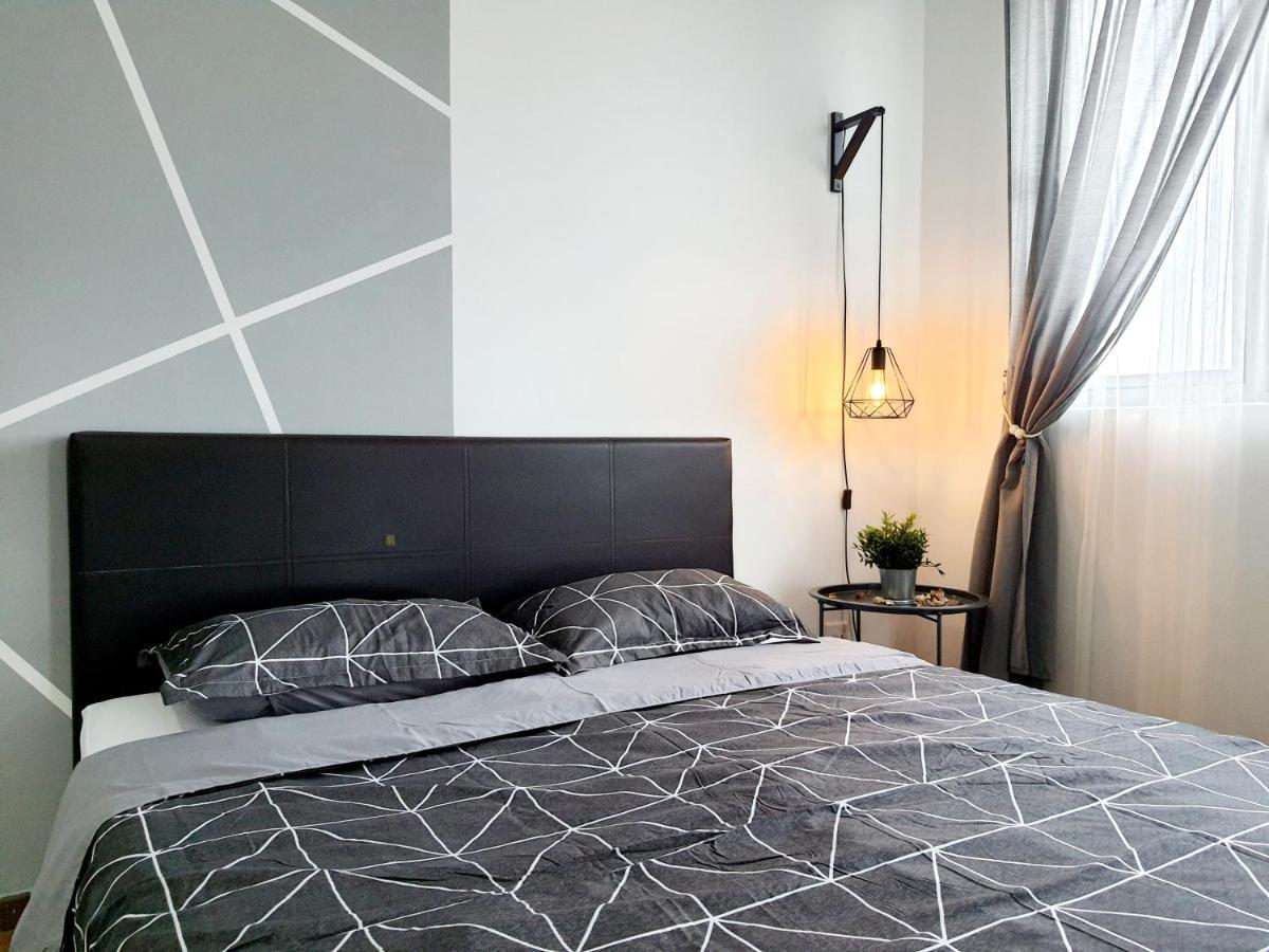 Residensi Flora Apartment เซอรีเคมบางัน ภายนอก รูปภาพ
