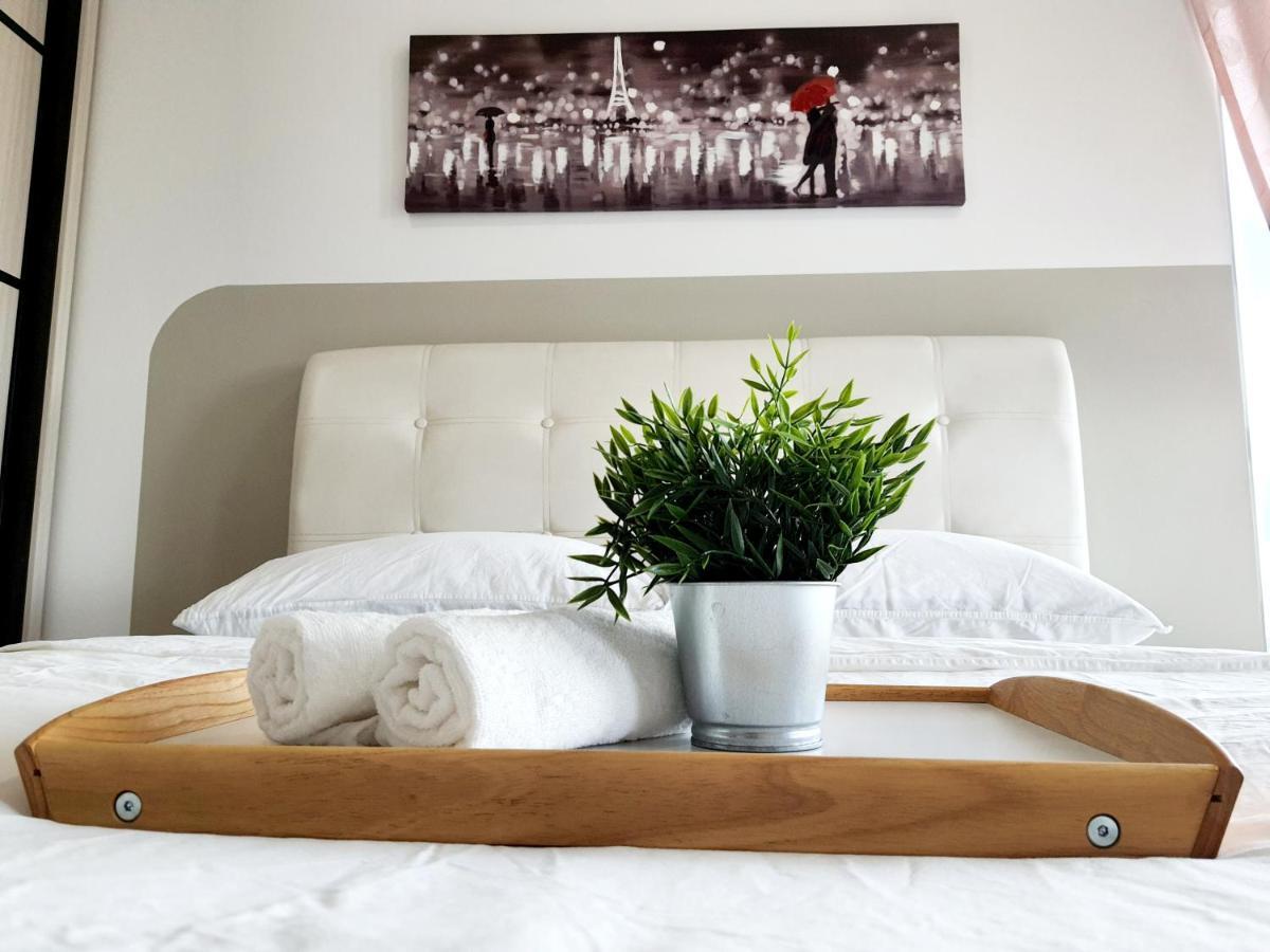 Residensi Flora Apartment เซอรีเคมบางัน ภายนอก รูปภาพ