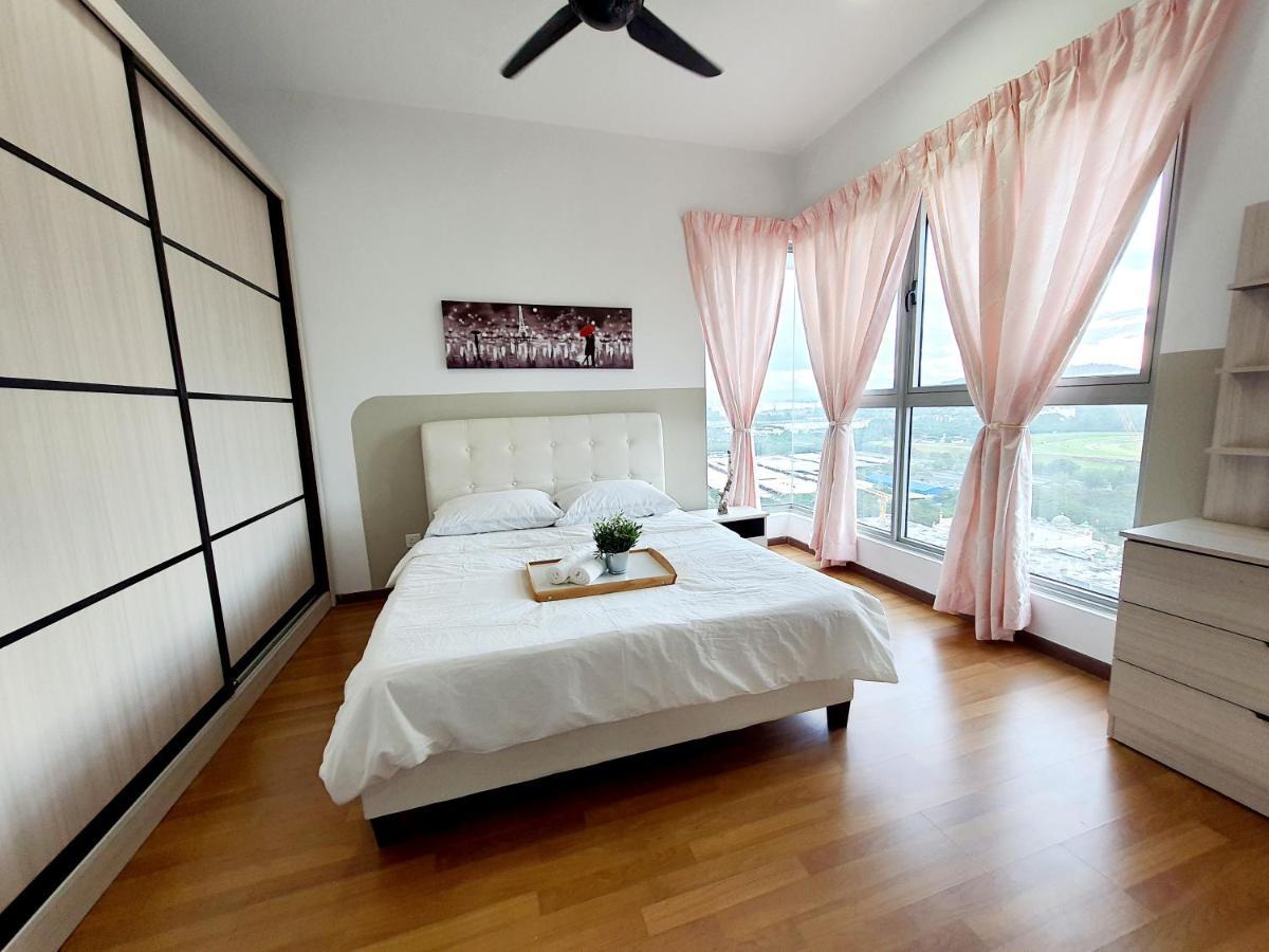 Residensi Flora Apartment เซอรีเคมบางัน ภายนอก รูปภาพ