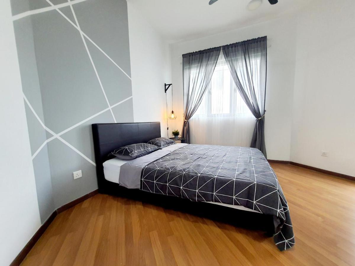 Residensi Flora Apartment เซอรีเคมบางัน ภายนอก รูปภาพ