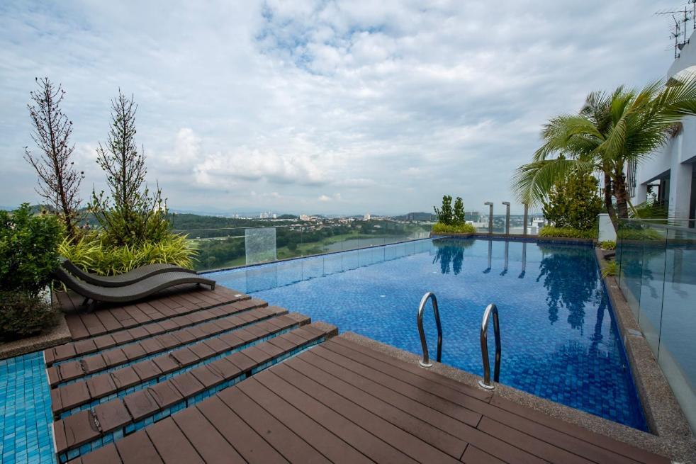 Residensi Flora Apartment เซอรีเคมบางัน ภายนอก รูปภาพ