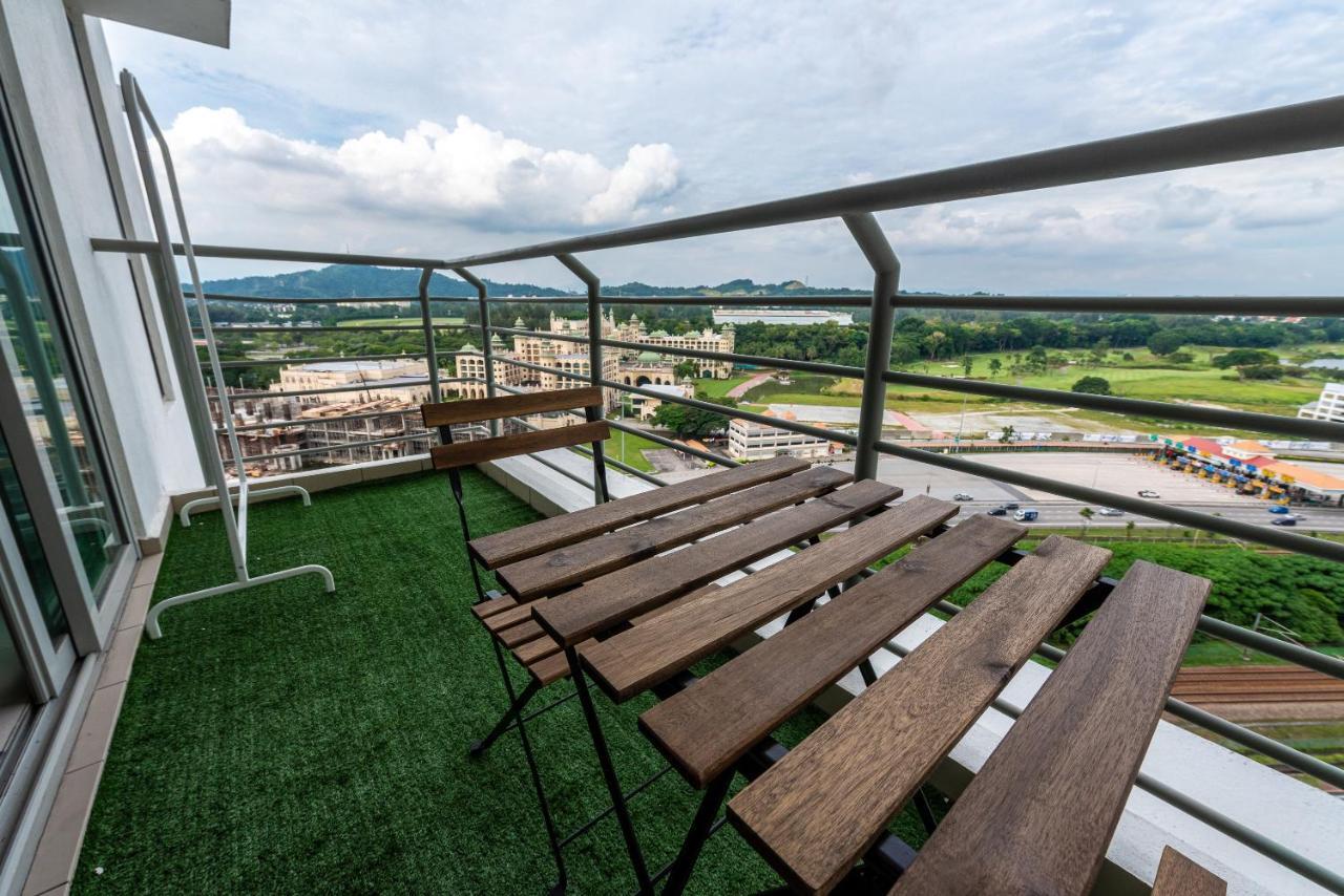 Residensi Flora Apartment เซอรีเคมบางัน ภายนอก รูปภาพ